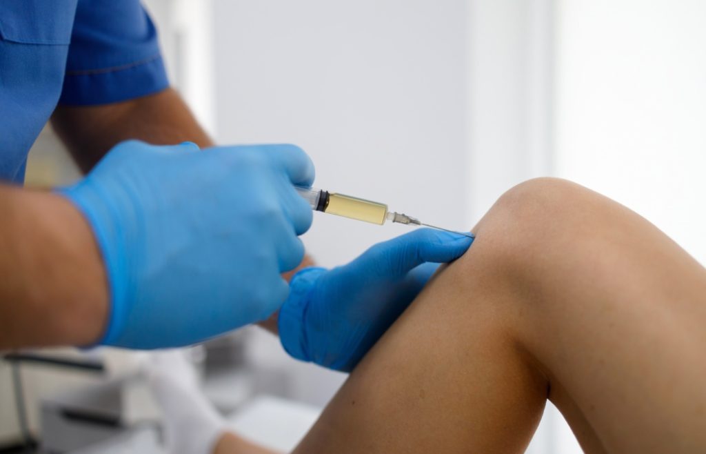 Treating knee pain with platelet-rich plasma injection. Treatment of arthritis and osteoarthritis