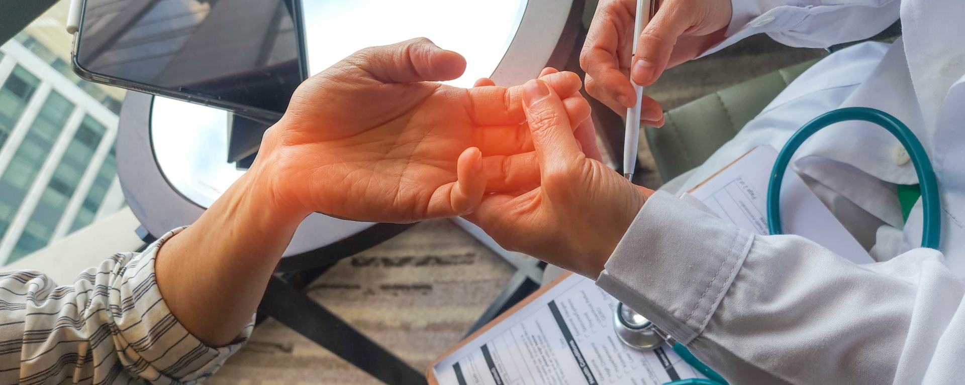 Non-Surgical Trigger Finger Treatment in Los Angeles | Beverly Hills